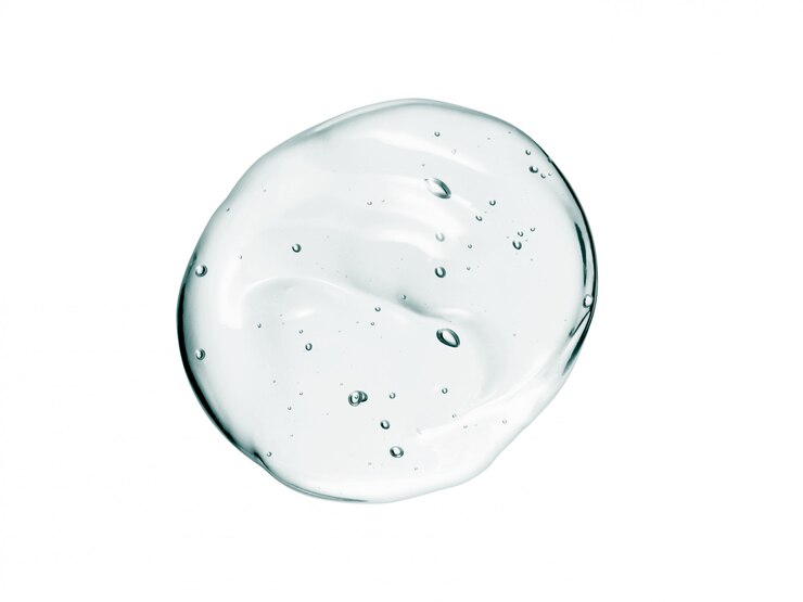 Foto siero, chiara goccia di gel liquido isolata on white