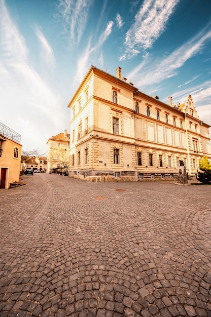 Sighisoara Transilvania Romania con la famosa città fortificata medievale e la Torre dell'Orologio costruita dai Sassoni Turnul cu ceas