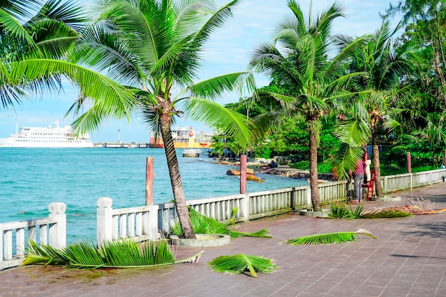 Sihanoukville Cambogia 25 dicembre 2023 strade di Sihanoukvill in Cambogia terrapieno vicino al mare