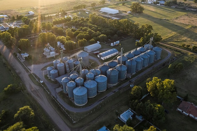 Silos in acciaio per lo stoccaggio del grano Patagonia Argentina