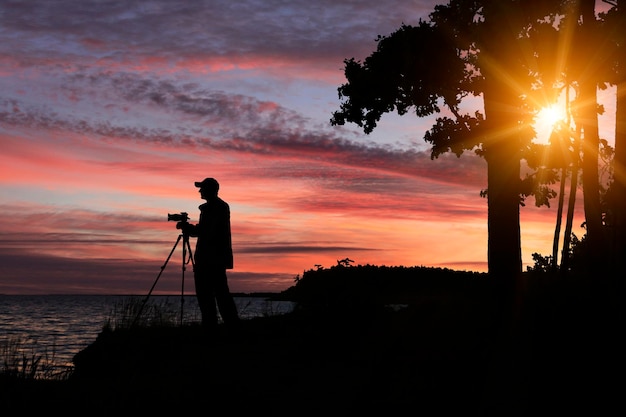 Siluetta del fotografo al tramonto