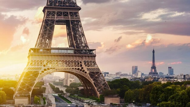 Simboli di Parigi al tramonto di una sera d'estate