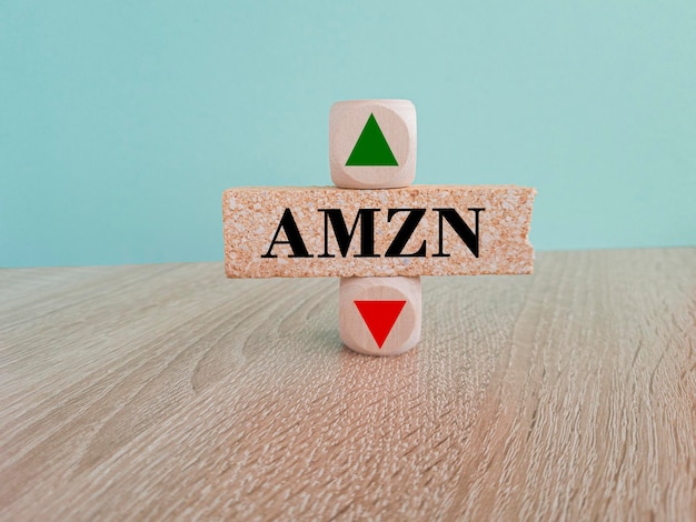 Simbolo del prezzo AMZN Un blocco di mattoni con una freccia che simboleggia il prezzo dell'indice Amazon Com