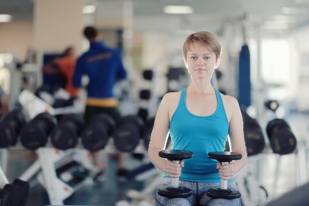 simulatori di allenamento con manubri da palestra per ragazze