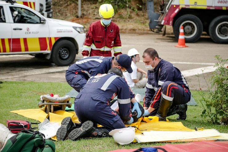 Foto simulazione di emergenza stradale per studenti universitari