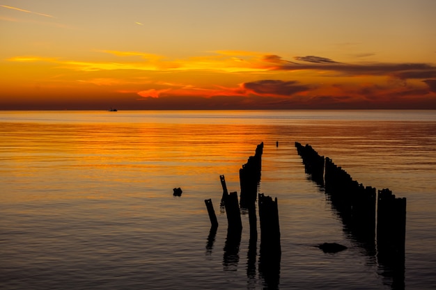 Sirena su un Mar Nero, bel tramonto, Poti, Georgia, nel Caucaso