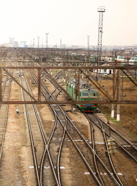 Sistema di comunicazione dei binari ferroviari delle consegne di merci