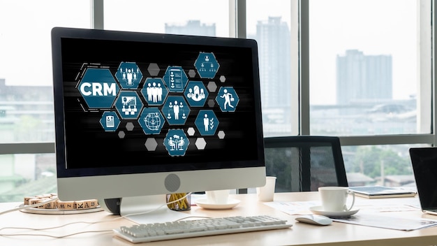 Sistema di gestione delle relazioni con i clienti su computer alla moda per il business CRM