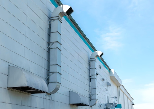 Sistema di ventilazione del camino su edificio esterno