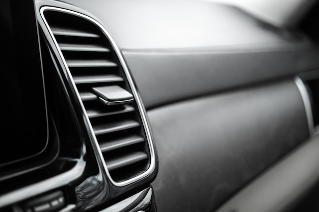 Sistema di ventilazione dell'auto Tecnologia di raffreddamento del condizionatore d'aria dell'automobile nella moderna foto del veicolo di lusso