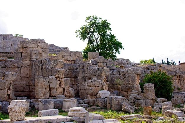 Sito di scavo archeologico al tempio di Apollo a Corinto, in Grecia