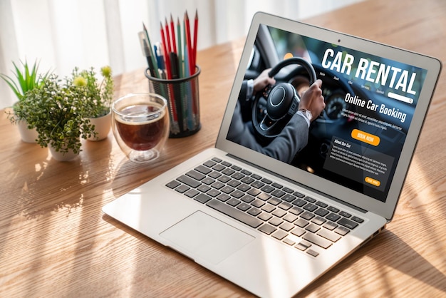 sito web di noleggio auto sullo schermo del computer per turisti per noleggiare un'auto per comodità