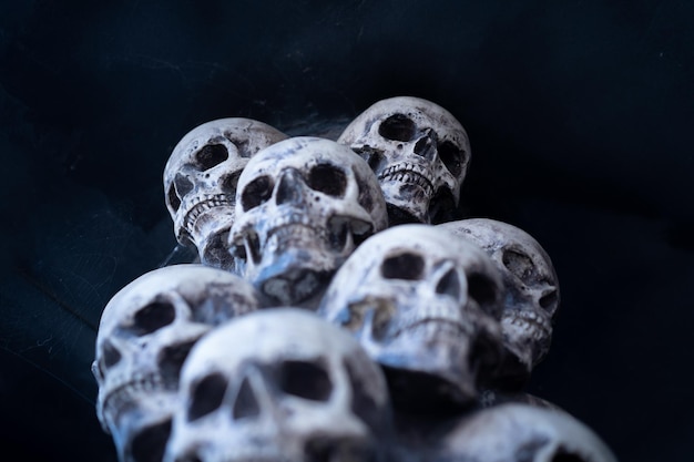 Skull Halloween Background Molte persone teschi stanno uno sopra l'altro Concetto mistico inquietante Memoriale occulto da incubo astratto