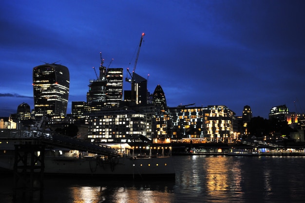 Skyline di Londra di notte