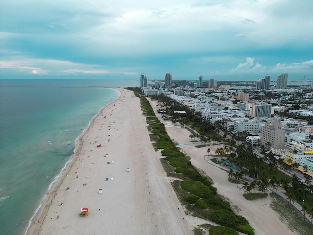 Skyline di Miami Beach Florida Vista dello skyline della città di Miami Beach dai grattacieli e dal porto dei droni aerei