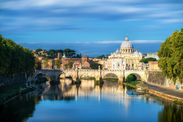 Skyline di Roma con la Basilica di San Pietro in Vaticano