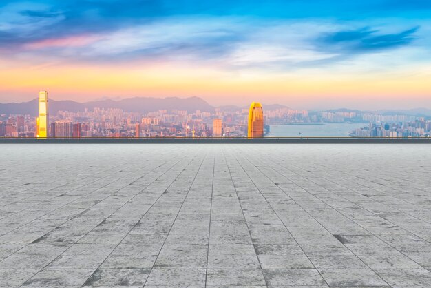 Skyline panoramico e Plaza Brick Open Building