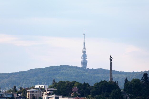 Slavin War Memorial e la Torre della TV Kamzik a Bratislava