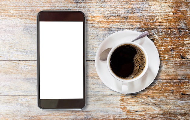 Smart phone con area dello schermo vuota e tazza di caffè