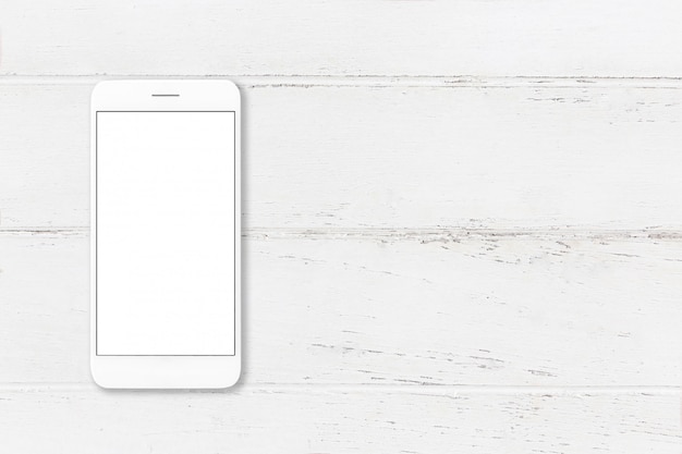 Smart phone con schermo vuoto su fondo in legno.