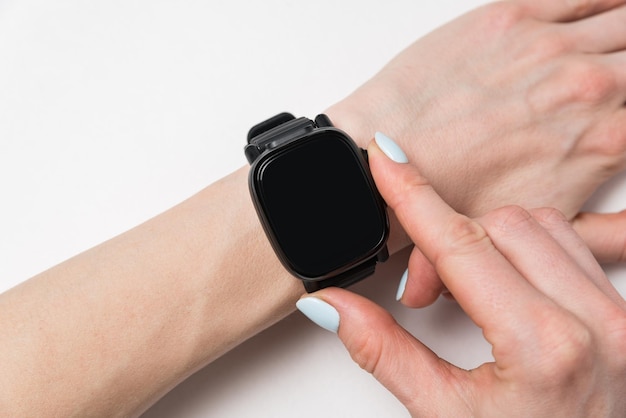 Smart watch da polso da donna con lancette Spazio per la copia del display nero vuoto