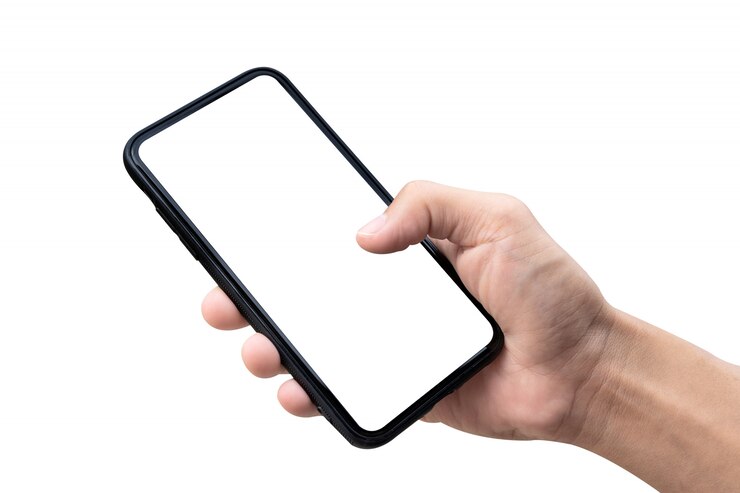 Smartphone della tenuta della mano isolato su fondo bianco