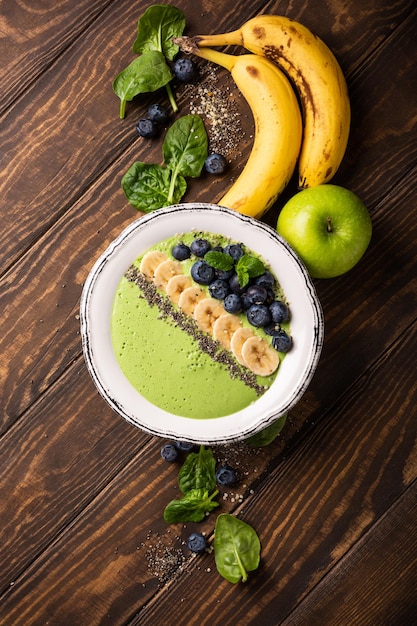 Smoothie verde per la detossicazione della colazione