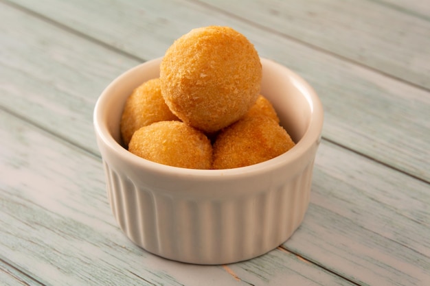 Snack per feste Coxinhas brasiliane Risoles Palline di formaggio e altro ancora