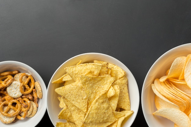 Snack salati. Salatini, patatine, cracker