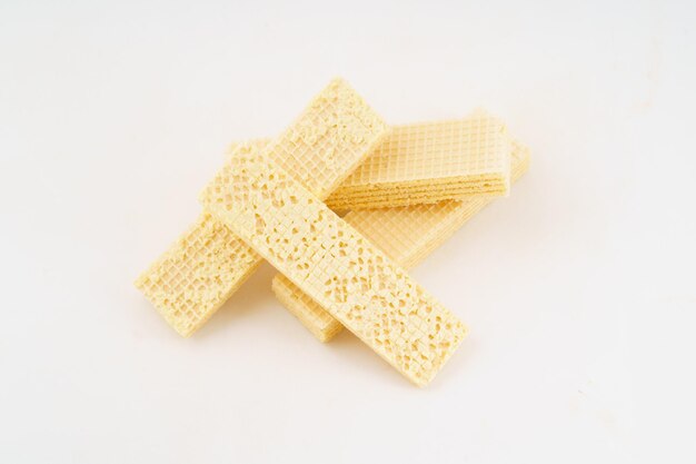 Snack snack wafer biscotti su sfondo bianco