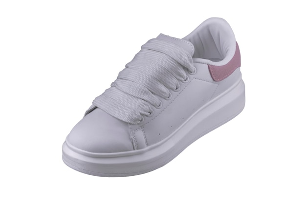 Sneaker bianca su sfondo biancoScarpe sportive