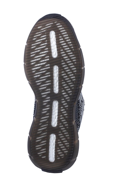 Sneaker con suola nera con tocchi grigi su sfondo bianco