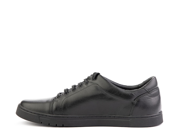 Sneakers classiche in pelle nera con lacci Stile casual da donna Suole in gomma nere Isolato vicino