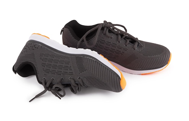 Sneakers grigie isolate
