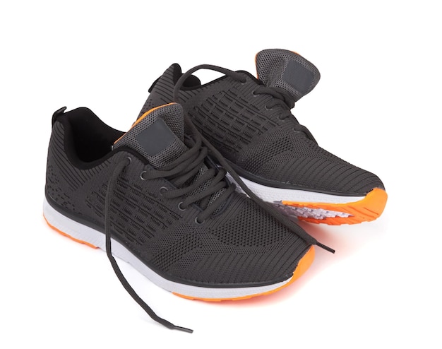 Sneakers grigie isolate