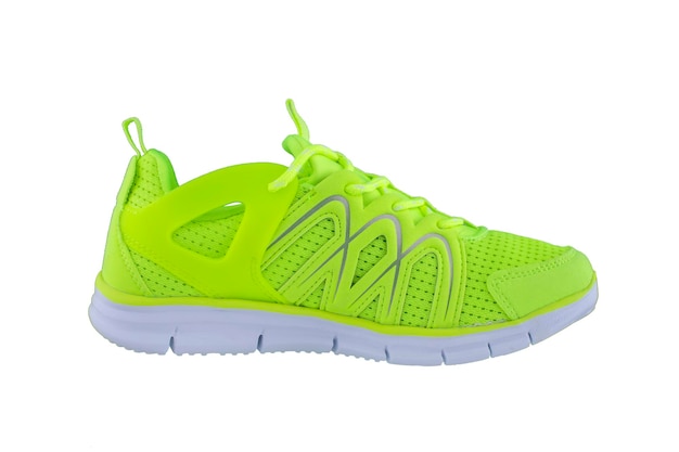 Sneakers verde brillante Scarpe sportive su sfondo bianco