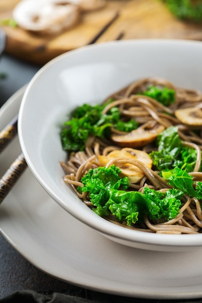 Soba di grano saraceno noodles zuppa di tofu ingredienti per cibo asiatico cinese giapponese coreano cibo vietnamita Cucina sfondo