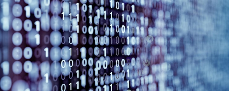 Foto soft focus blue binary code abstract technology background for programming machine learning digital security information networks big data computer system analysis