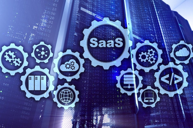 Software as a Service SaaS Software concept Modello tecnologico moderno su uno schermo virtuale sala server sullo sfondo Software On Demand