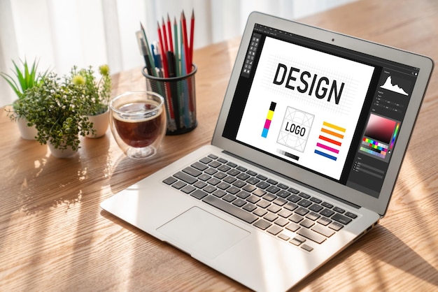 Software di progettazione grafica per la progettazione moderna di pagine Web e annunci commerciali visualizzati sullo schermo del computer