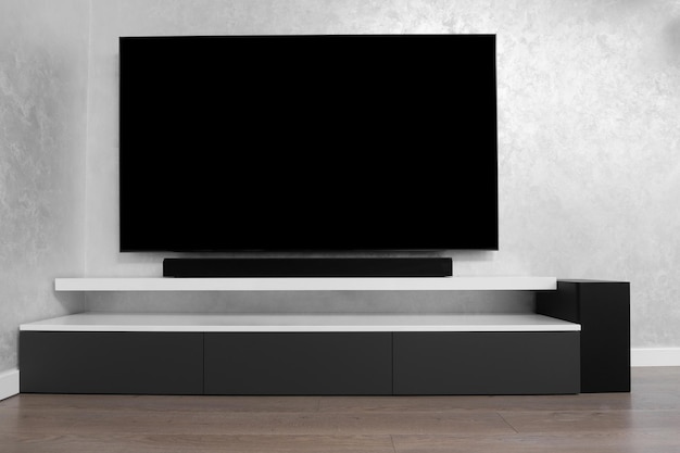 Soggiorno moderno con TV e impianto HiFi Soundbar