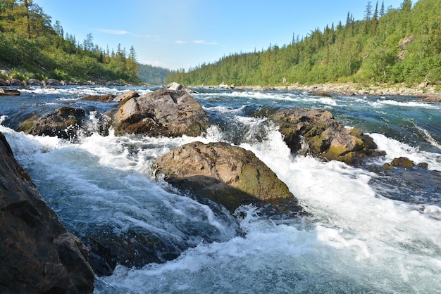 Soglia sul fiume degli Urali Polari