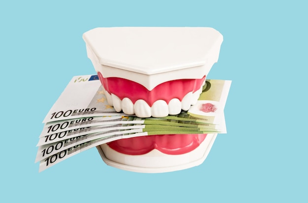 Soldi per i denti assistenza sanitaria sbiancamento dentale trattamento odontoiatria servizio di stomatologia