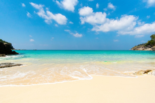 Sole mare sabbia spiaggia blu