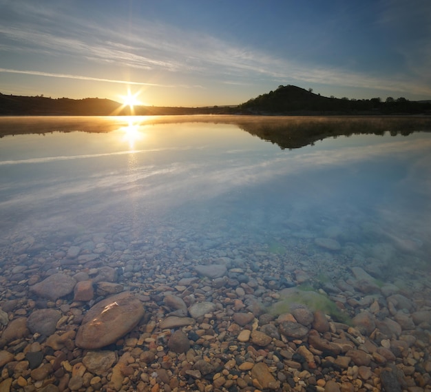 Sole sul lago Composizione della natura