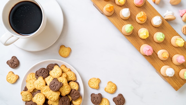 sopportare biscotti e biscotti con zucchero colorato