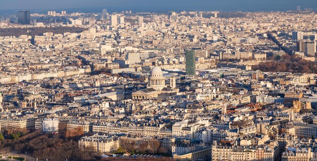Sopra la vista della città di Parigi con il Pantheon