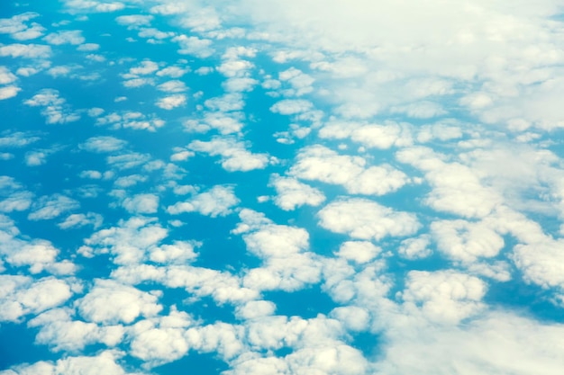 Sopra le nuvole Cielo azzurro con nuvole Veduta aerea