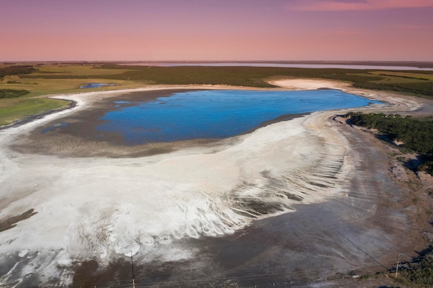 Sorgente di acqua dolce Pampas paesaggio La Pampa Provincia Patagonia Argentina