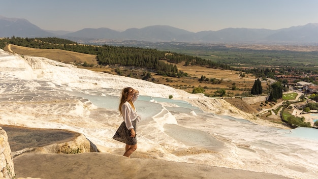 Sorgenti termali di pamukkale, patrimonio mondiale dell'unesco, giorno d'estate